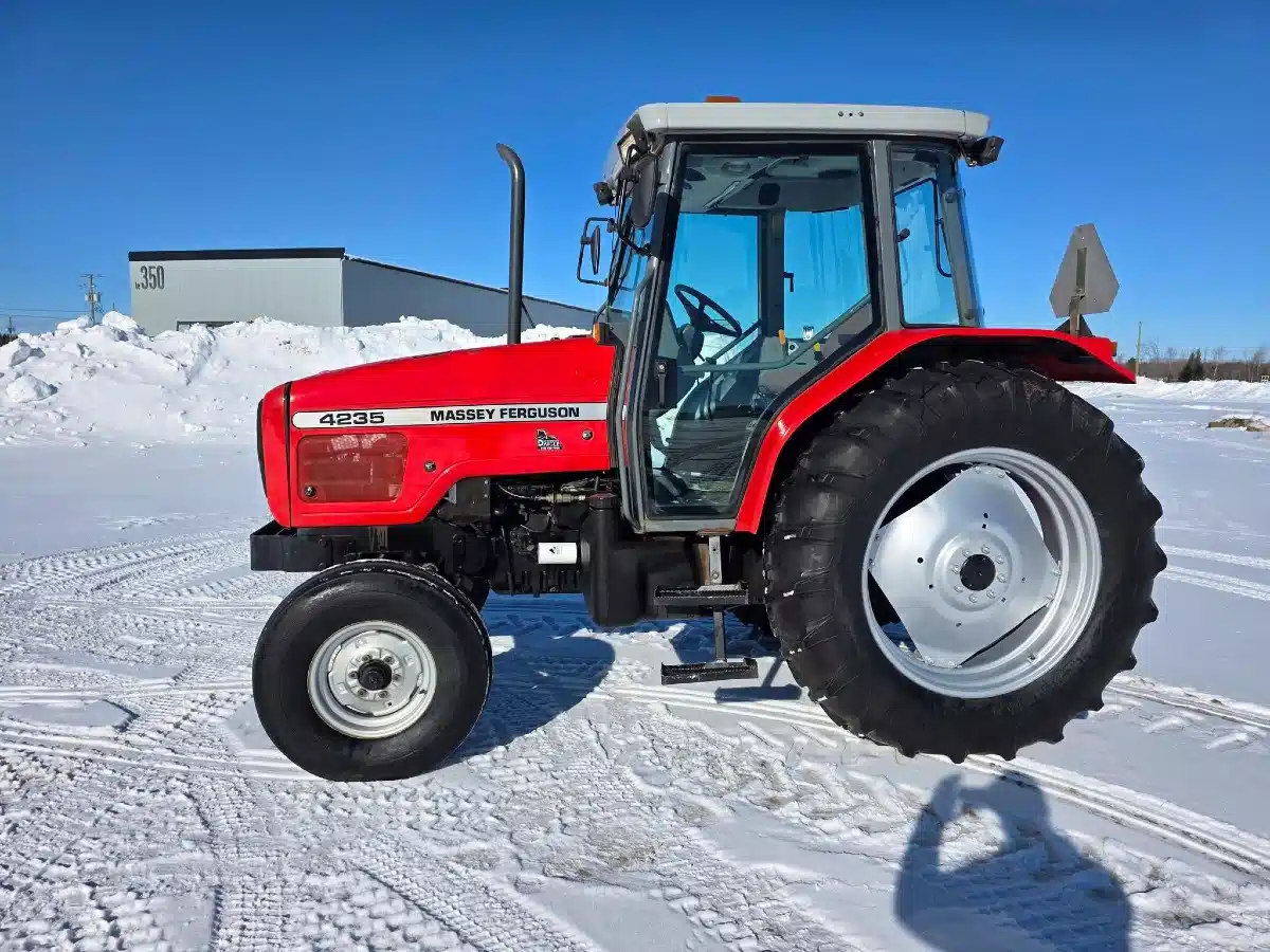 Gallery image 2 for 1997 Massey Ferguson 4235 Tractor