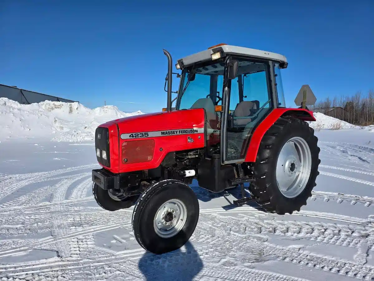 Gallery image 1 for 1997 Massey Ferguson 4235 Tractor