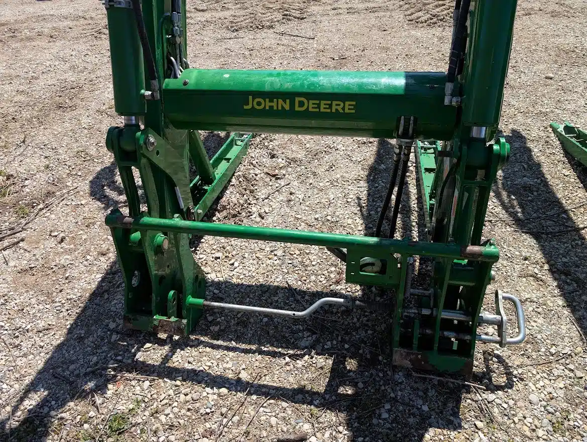 Gallery image 2 for Used John Deere 640R Front End Loader