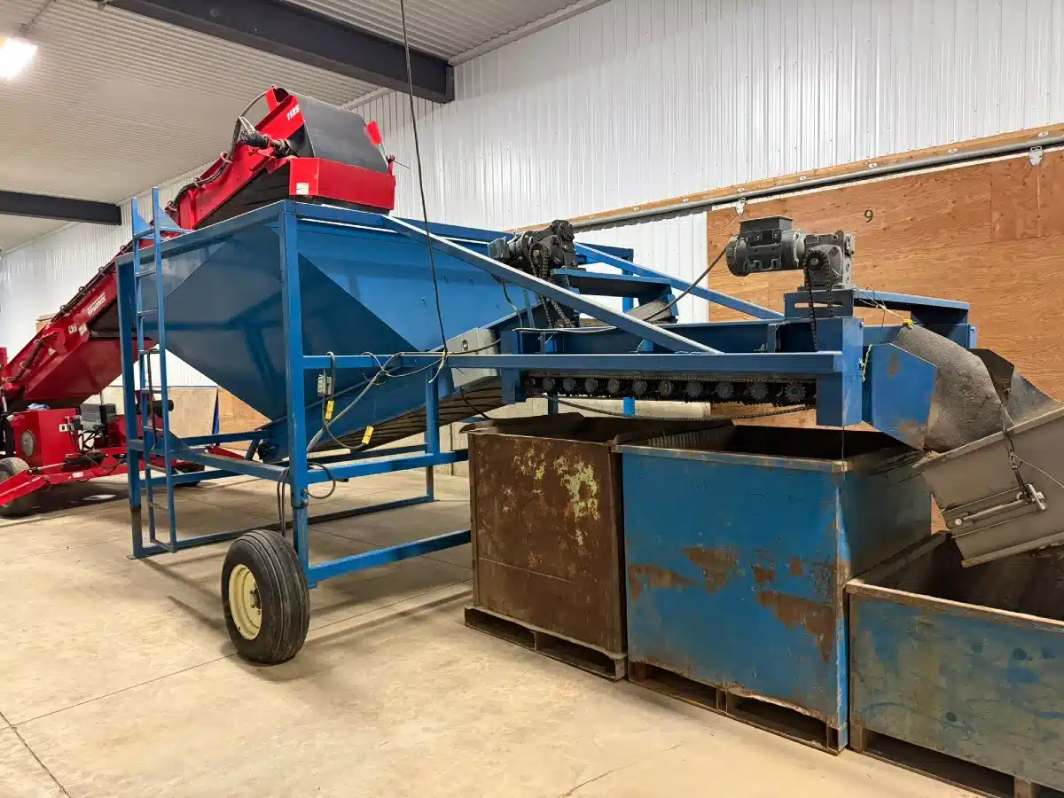 Gallery image 1 for 2020 Alliston Machinery 150 CWT Hopper Dirt Eliminator