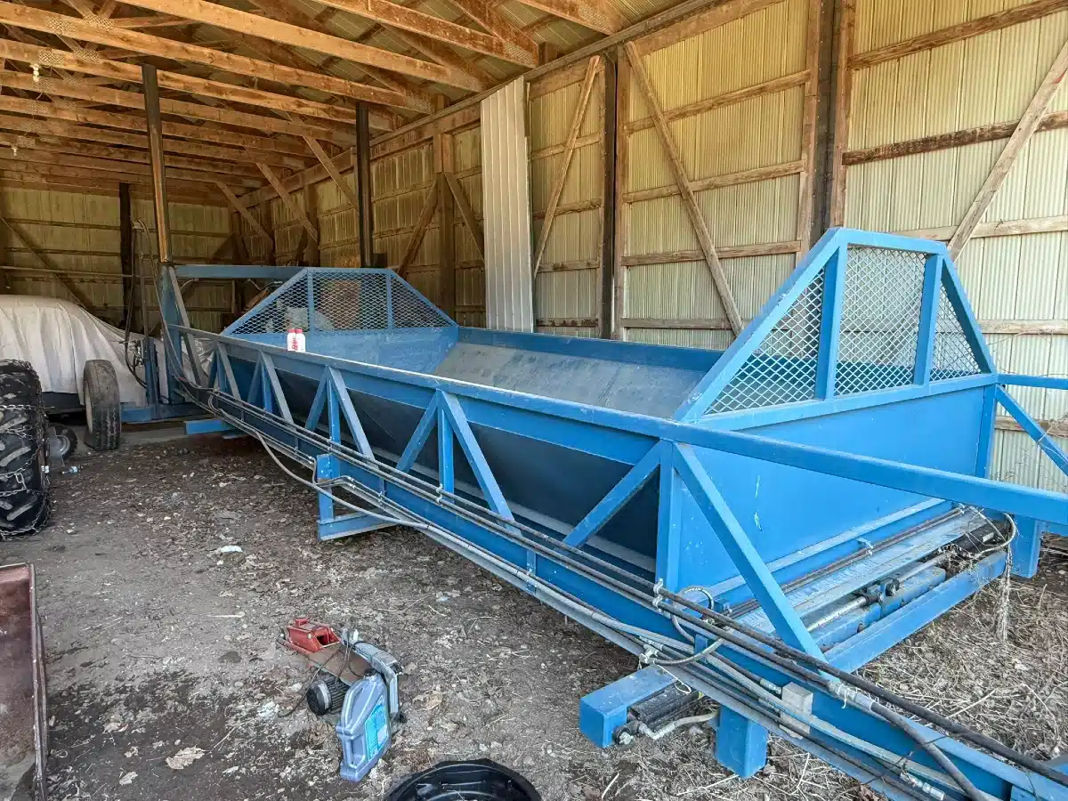 Gallery image 1 for Used Alliston Machinery Planter Filler 6 Row Potato Equipment