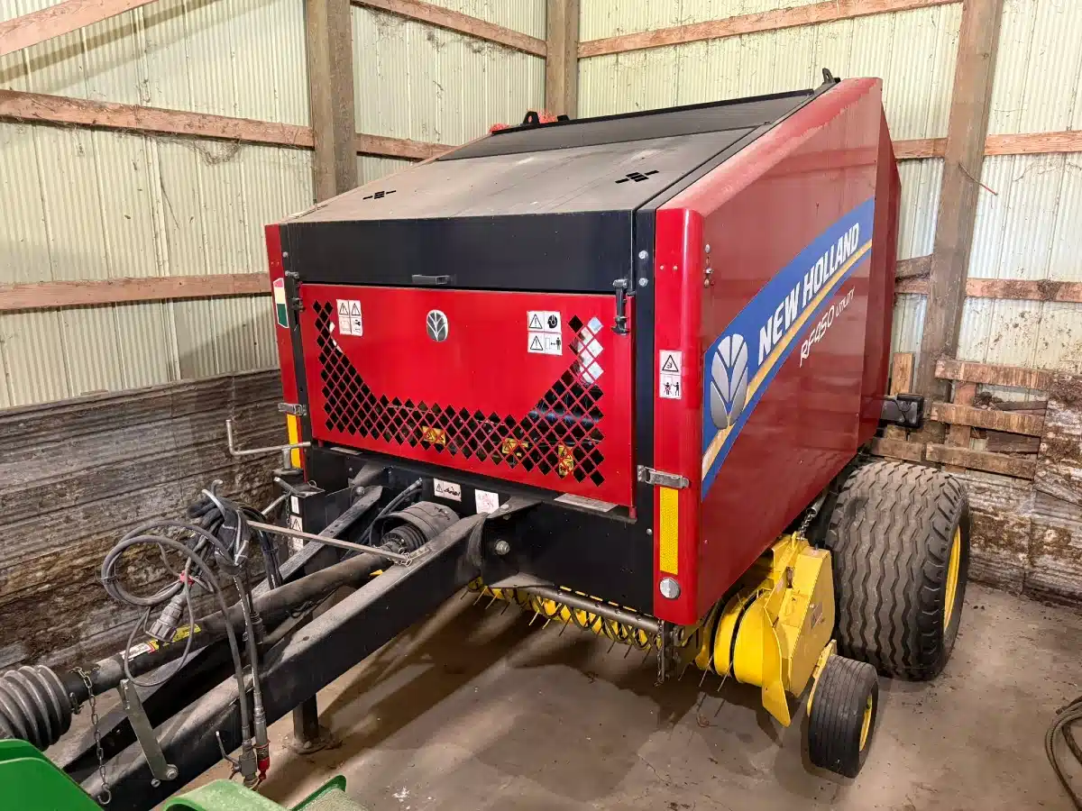 Gallery image 1 for 2018 New Holland RF 450 Utility Round Baler