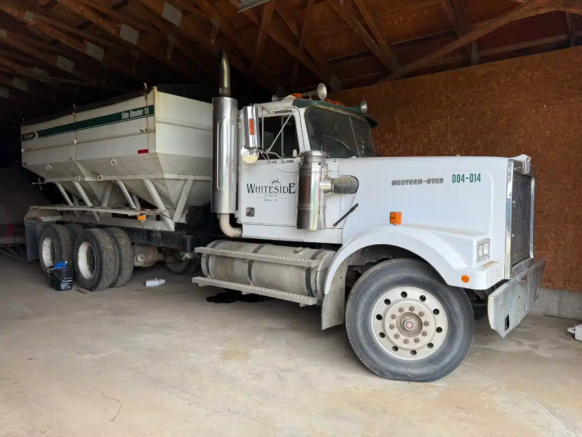 Gallery image 1 for Used 1988 Western Star 16 Ton Fertilizer Tender Truck - Tender