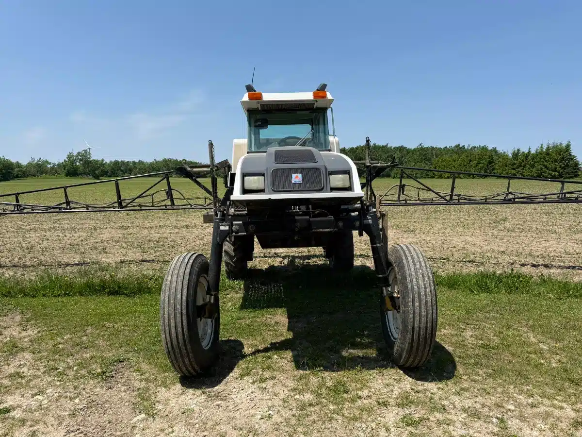 Gallery image 2 for Used 2004 Spra-Coupe 4440 Sprayer - Self Propelled