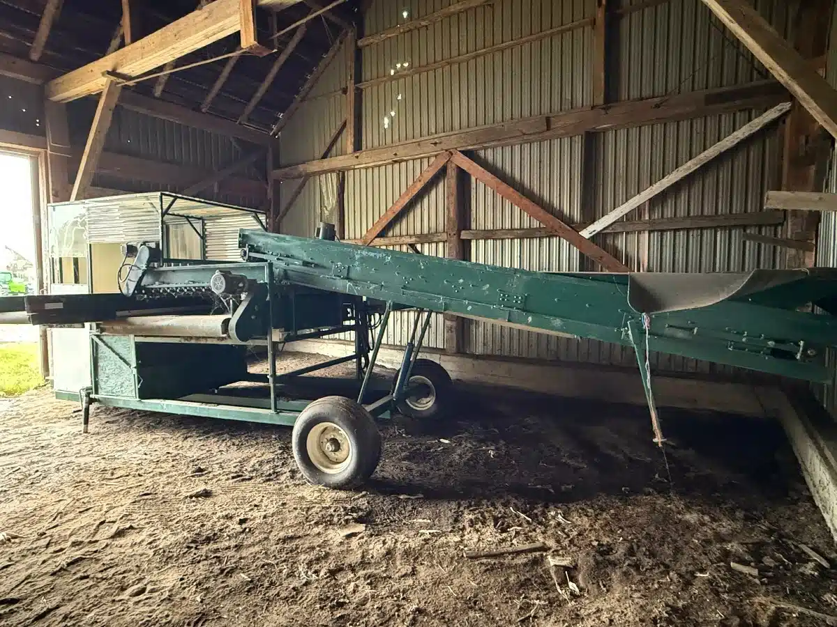 Gallery image 1 for Used ***MANUFACTURER NOT SPECIFIED*** Grading Station Dirt Eliminator Potato Equipment
