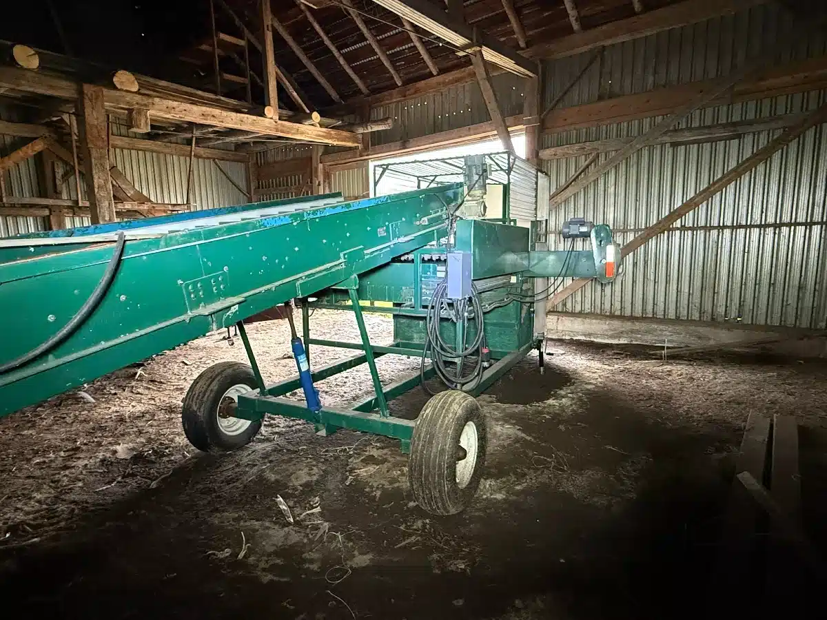 Gallery image 2 for Used ***MANUFACTURER NOT SPECIFIED*** Grading Station Dirt Eliminator Potato Equipment