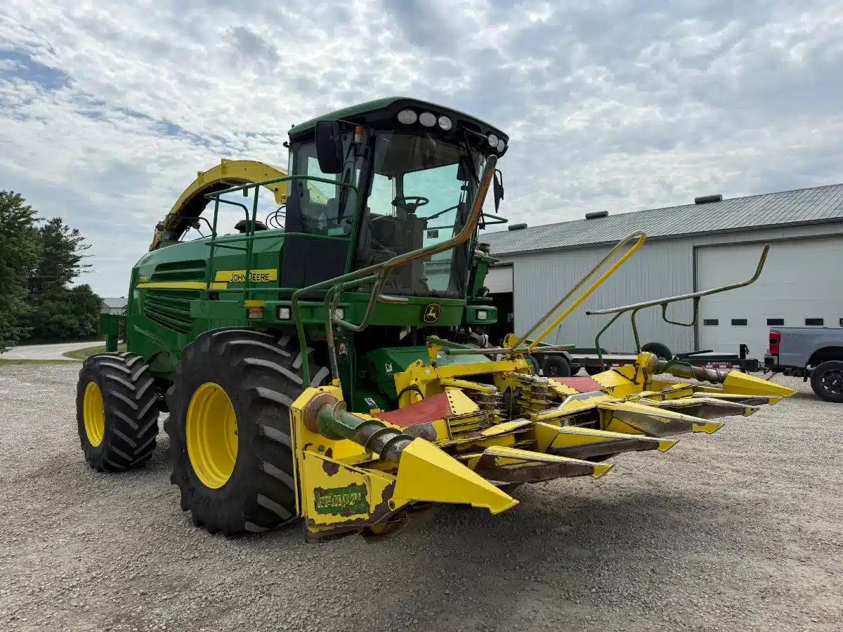 Gallery image 2 for Used 2008 John Deere 7350 Forage Harvester