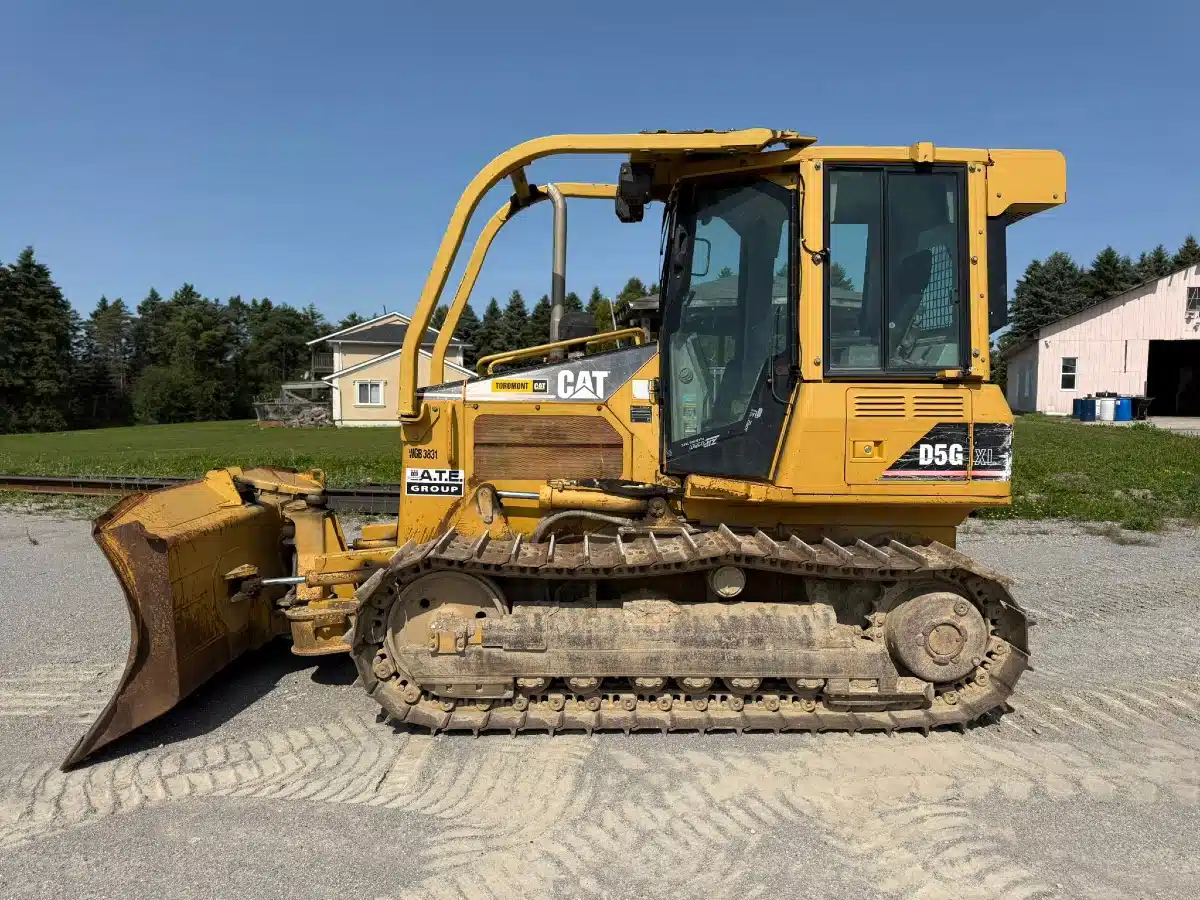 Gallery image 2 for Used 2005 Caterpillar D5G XL Dozer