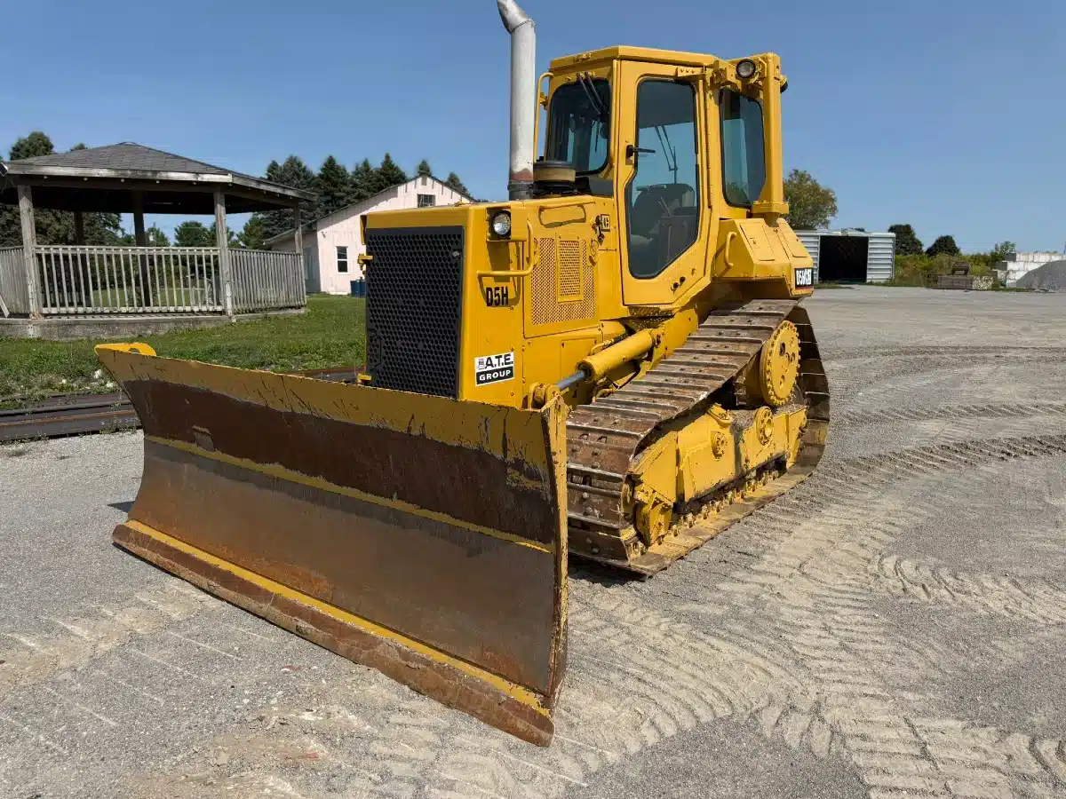 Gallery image 1 for Used 1988 Caterpillar D5H Dozer