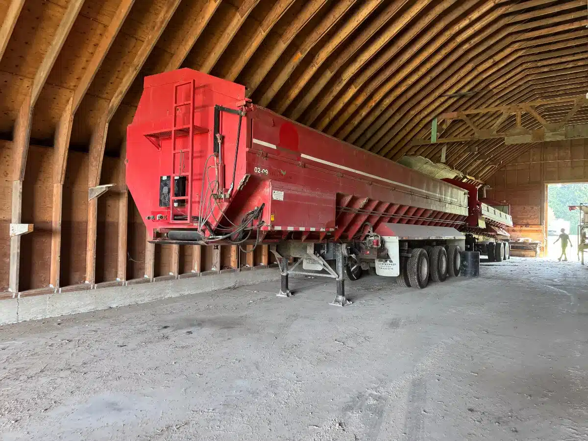 Gallery image 1 for Used 2010 Alliston Machinery 40' Produce Bulk Box Tri-Axle Trailer
