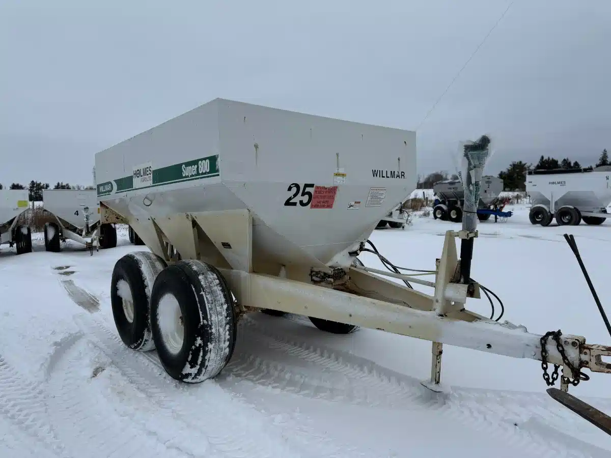 Used Willmar SUPER 800 Spreader - Fertilizer