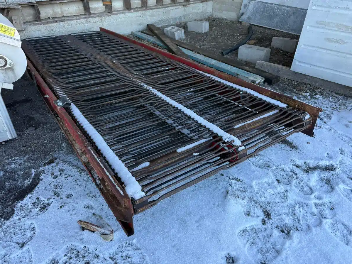 Gallery image 2 for Unspecified Belted Chain Elevator Conveyor Potato Equipment