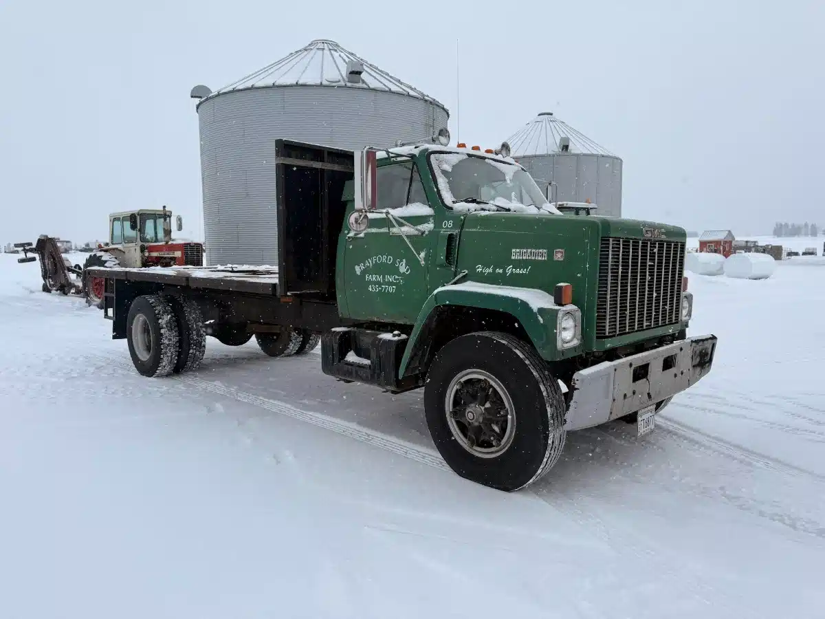 GMC BRIGADIER Truck - Flatbed