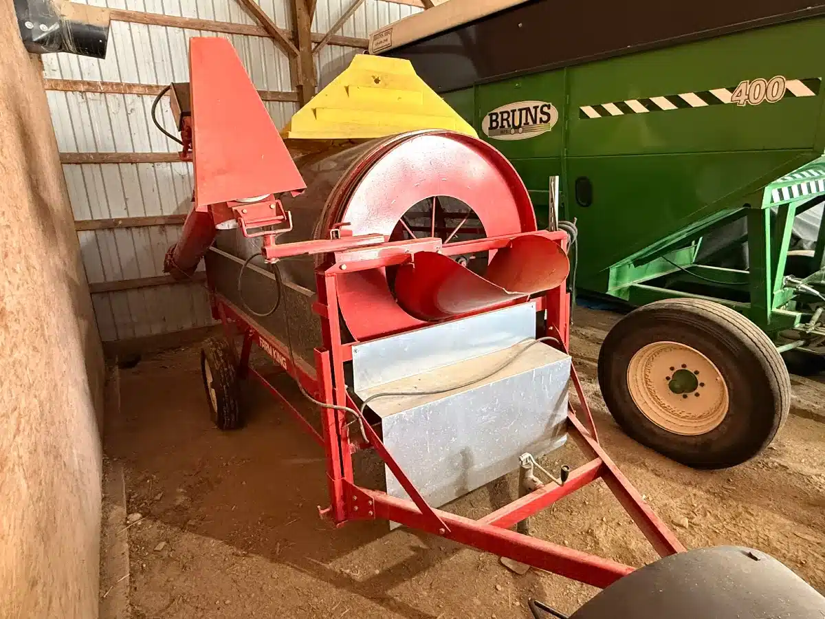 Gallery image 2 for Farm King 480 Grain Cleaner