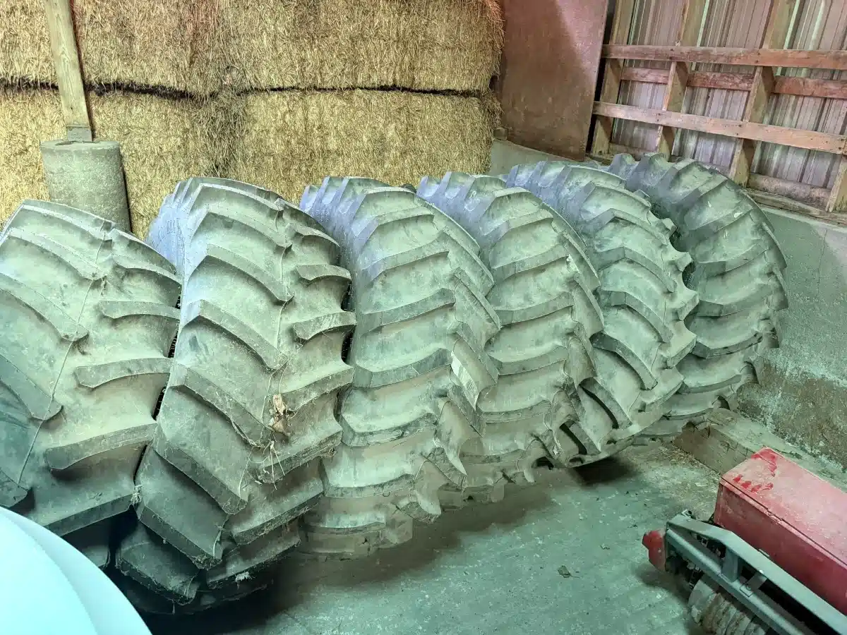 Photo de la Galerie 2 pour Firestone 24.5R32 Pneus