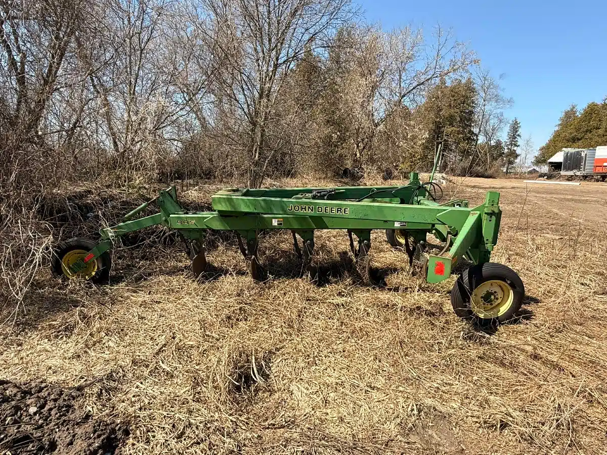 Photo de la Galerie 1 pour John Deere 995 Charrue