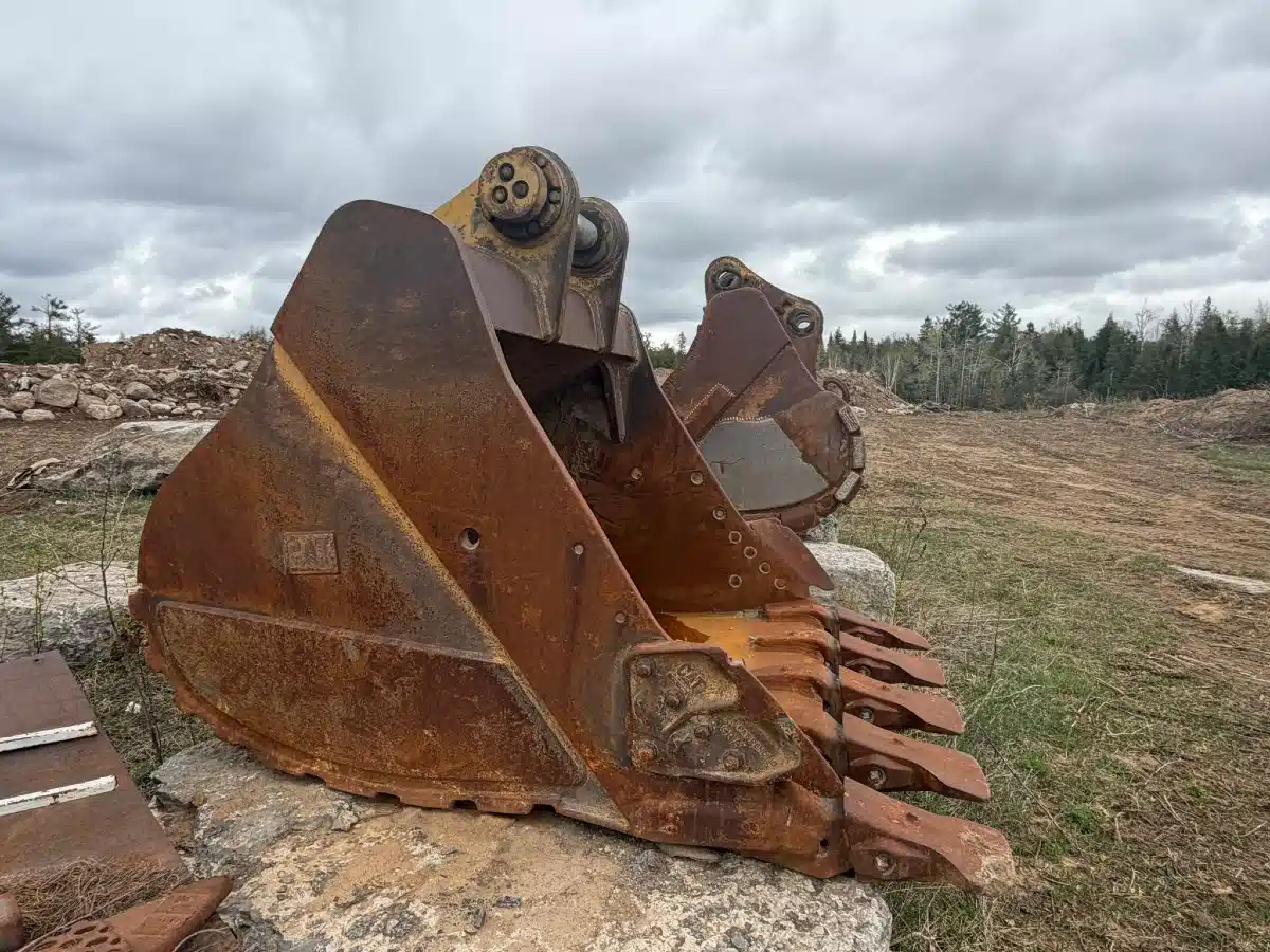 Gallery image 1 for Caterpillar 5 Yard 75" Bucket