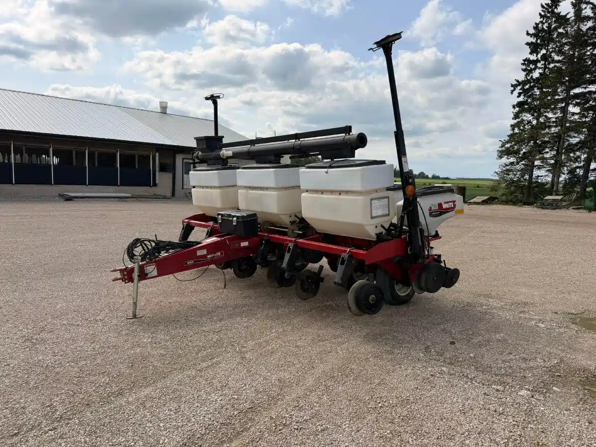 Gallery image 1 for 2005 Agco White 8106 Planter