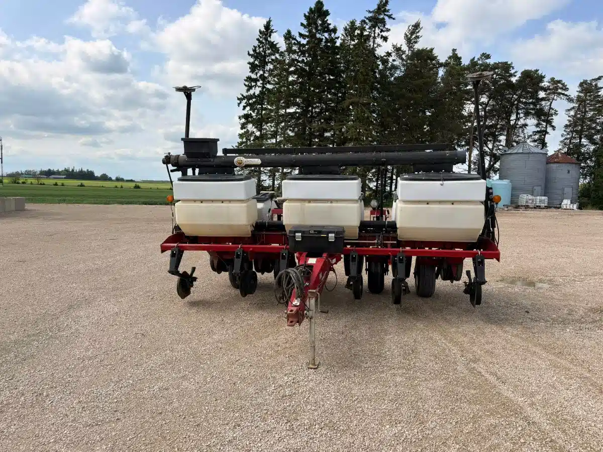 Gallery image 2 for 2005 Agco White 8106 Planter