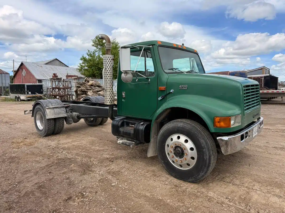 Gallery image 2 for 1998 International Navistar 4700 Truck Cab & Chassis