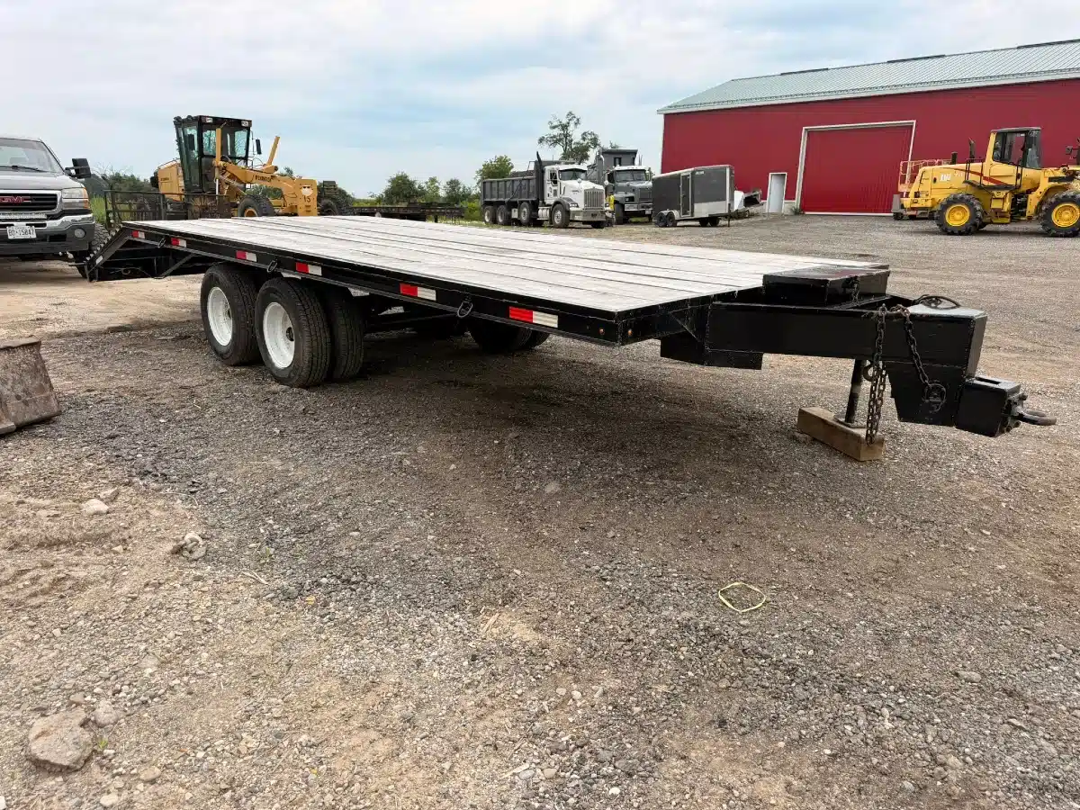 Photo de la Galerie 2 pour 24' Beavertail Deck Over Trailer
