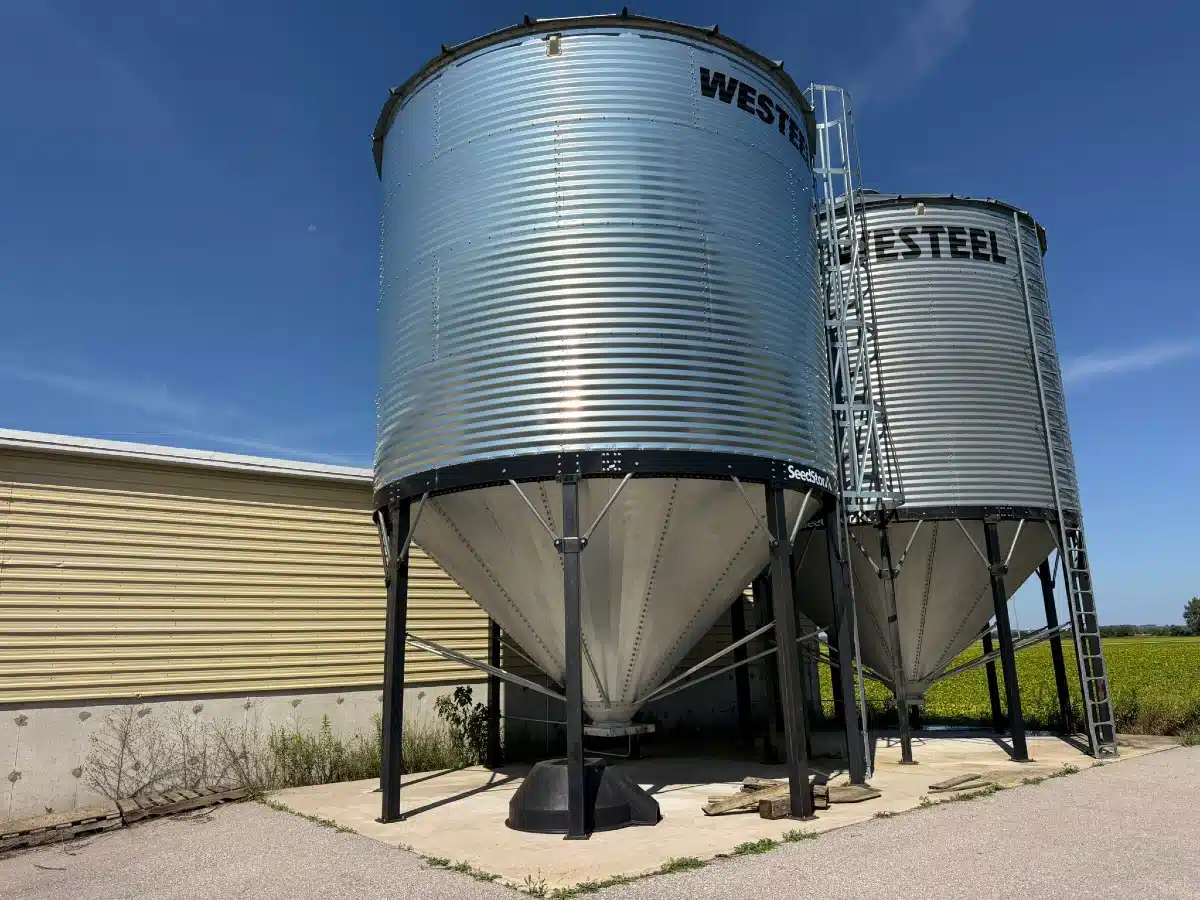 Photo de la Galerie 1 pour Westeel SOLD! 100 Ton Hopper Bottom Réservoir à grain