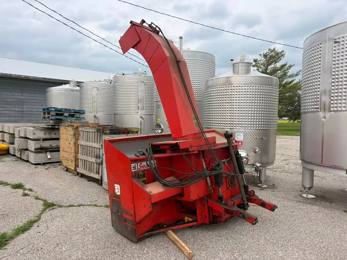Photo de la Galerie 1 pour McKee Sno-Loader 108" Souffleur à neige