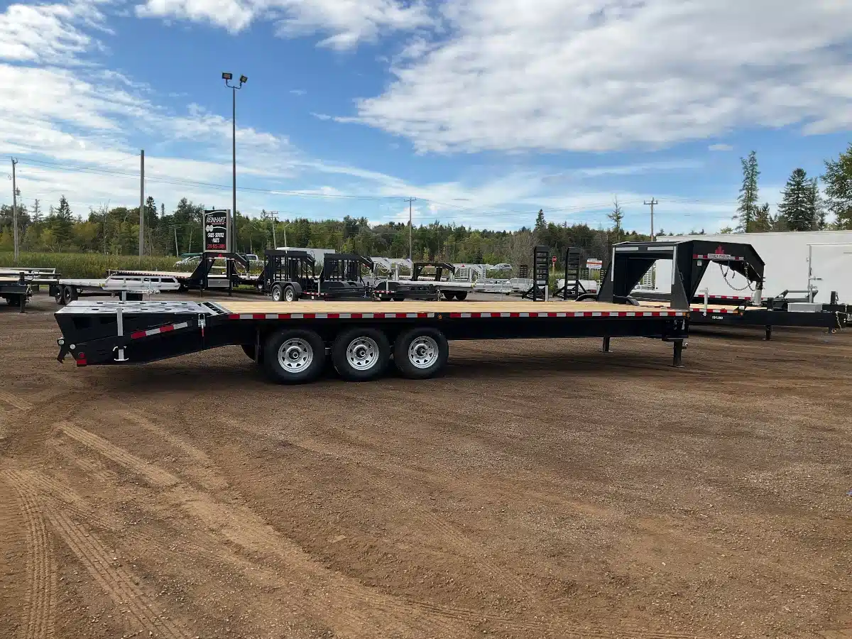 Photo de la Galerie 2 pour 2027 Canada Trailers 8.5X28 10.5 TON GOOSENECK DECKOVER Remorque - Plateforme