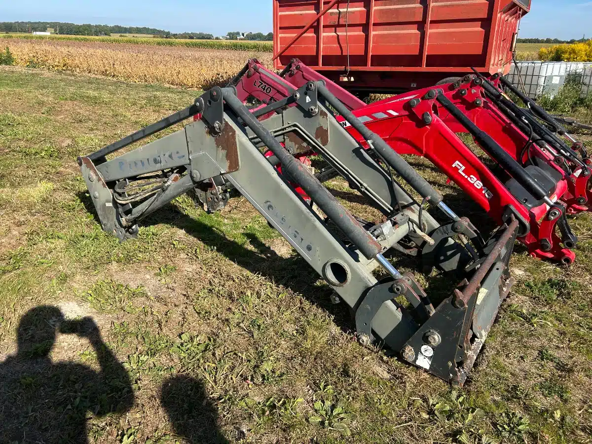 Used Quicke Q960 Front End Loader