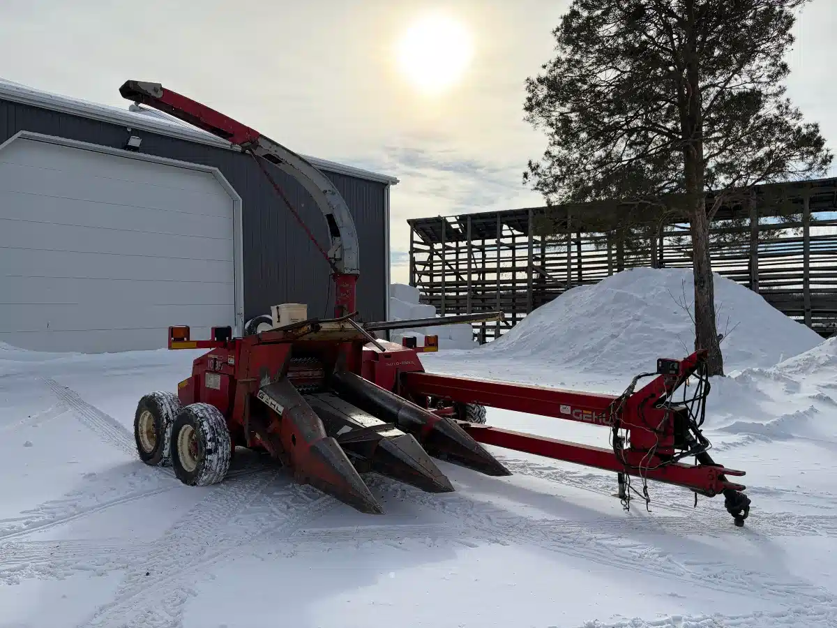 Gallery image 1 for Gehl 1085 Forage Harvester