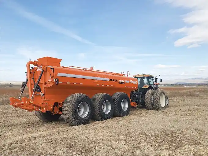 Gallery image 1 for Valmetal Maxx-Trac 6200 Manure Spreader Liquid