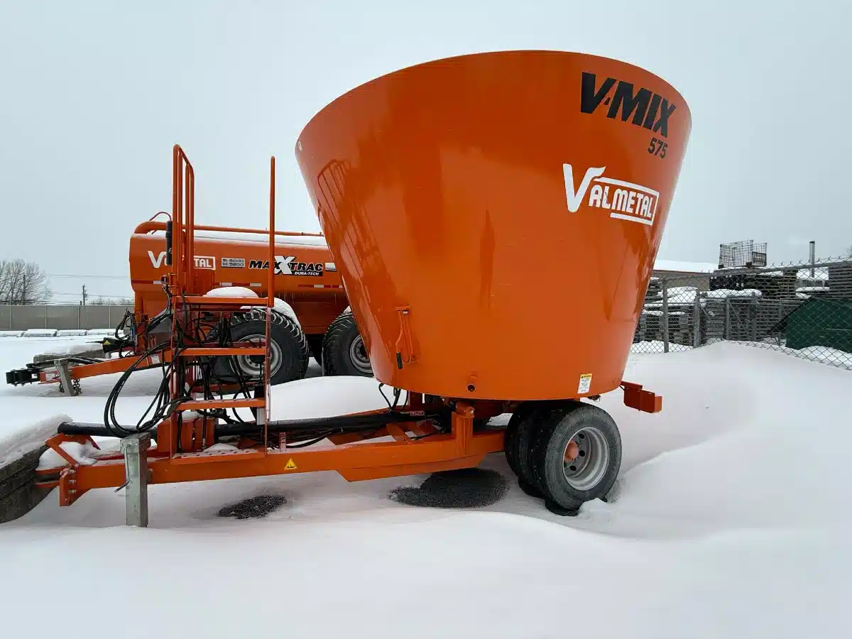 Gallery image 1 for Used Valmetal V-MIX 575 TMR Mixer