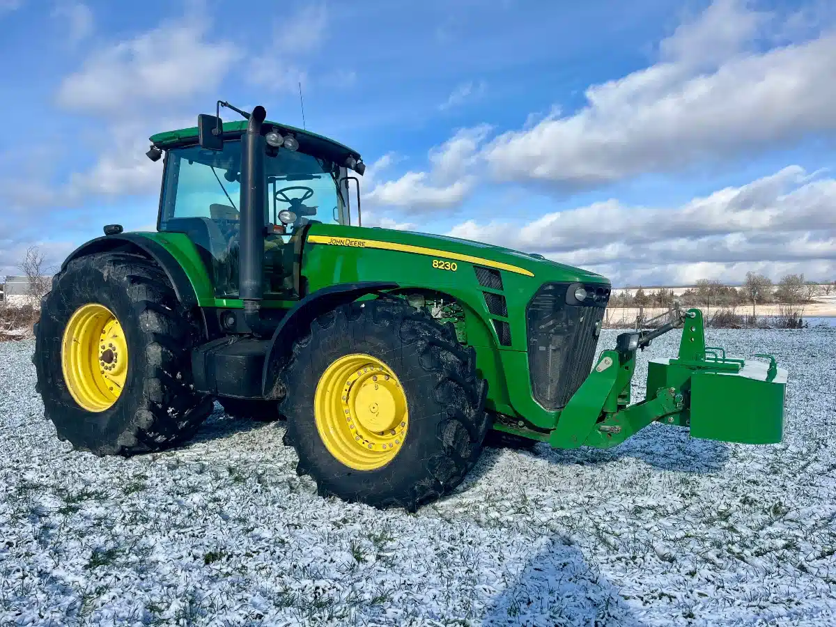 Gallery image 1 for Used 2006 John Deere 8230 Tractor