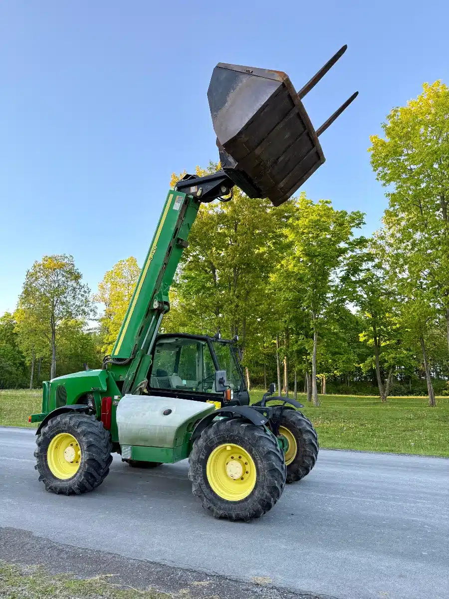 Gallery image 2 for Used 2006 John Deere 3420 TeleHandler