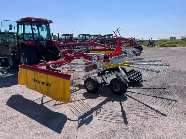 Gallery image 2 for New 2025 Pottinger TOP 422 A Rake