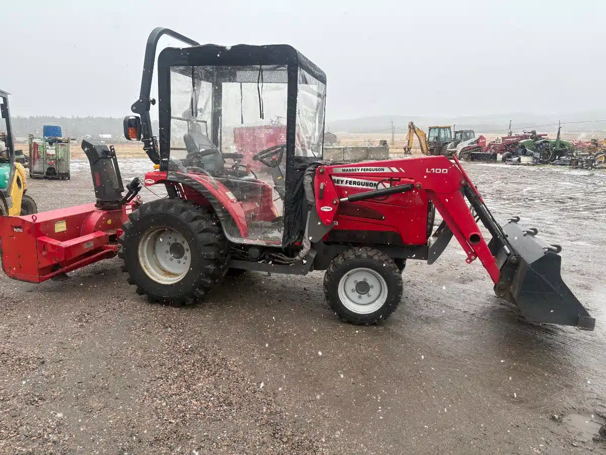 Used 2010 Massey Ferguson 1529 Tractor