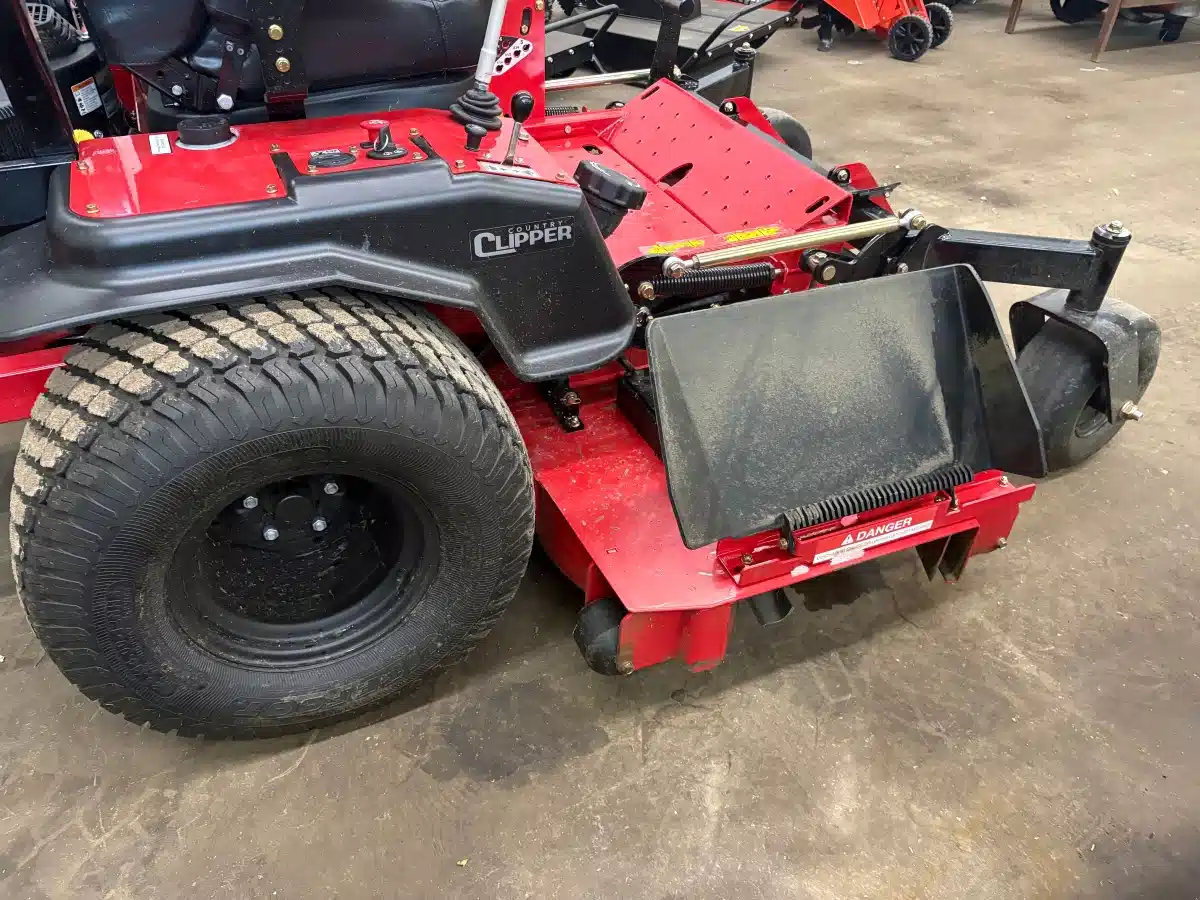 Gallery image 2 for 2026 Country Clipper Boss XL Mower - Zero Turn