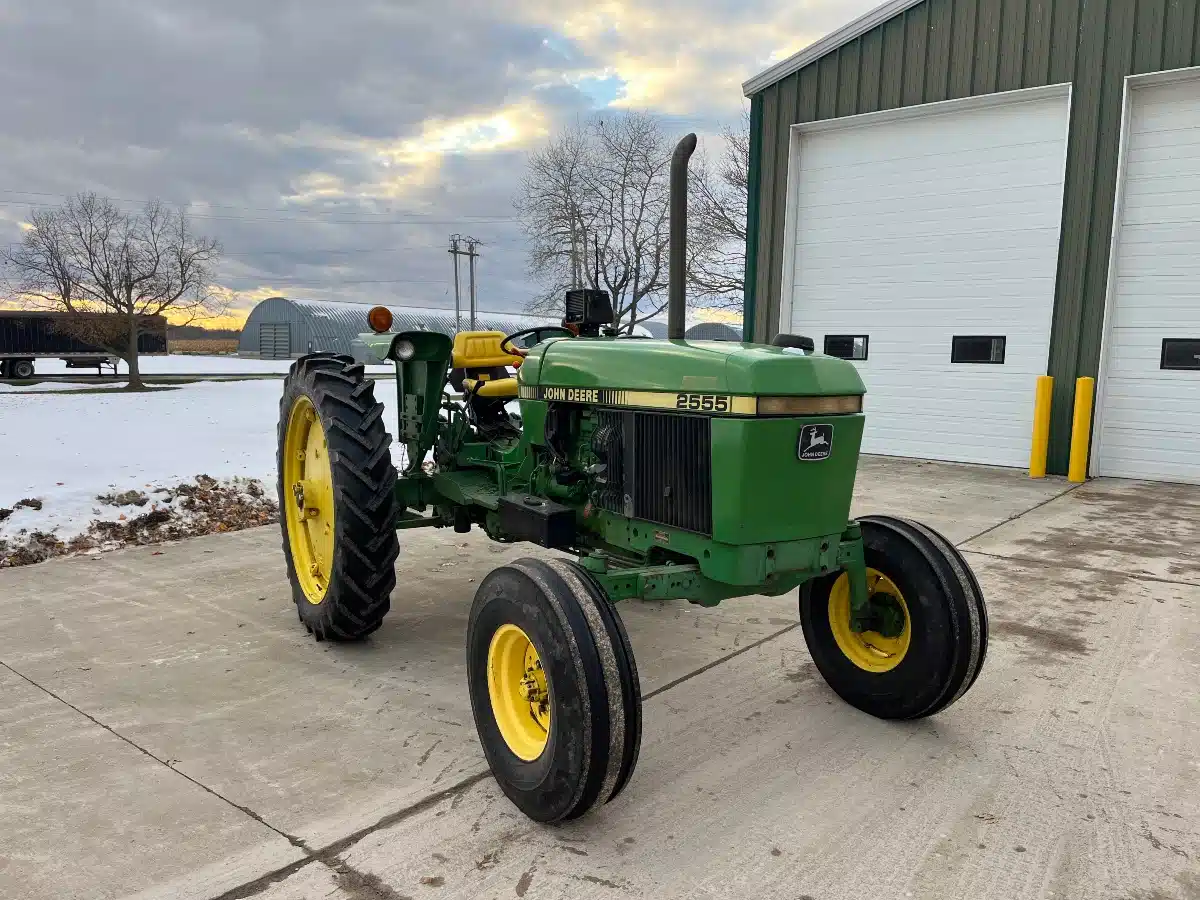 Gallery image 2 for Used 1988 John Deere 2555 Tractor