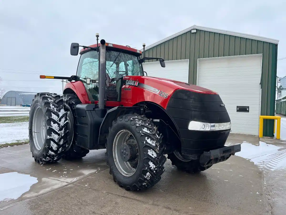 Gallery image 2 for 2012 Case IH MAGNUM 235 Tractor