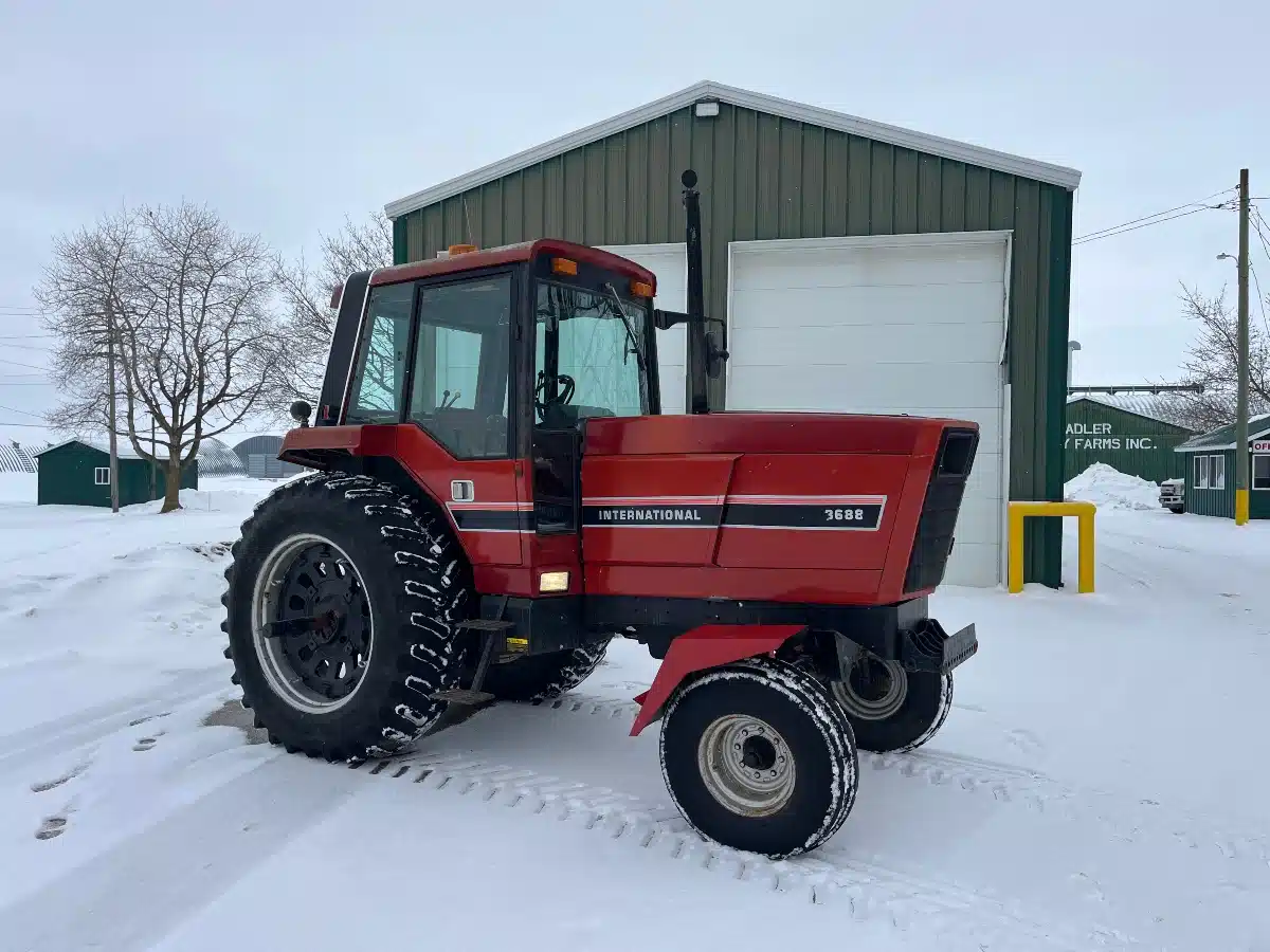 Gallery image 1 for 1983 International 3688 Tractor
