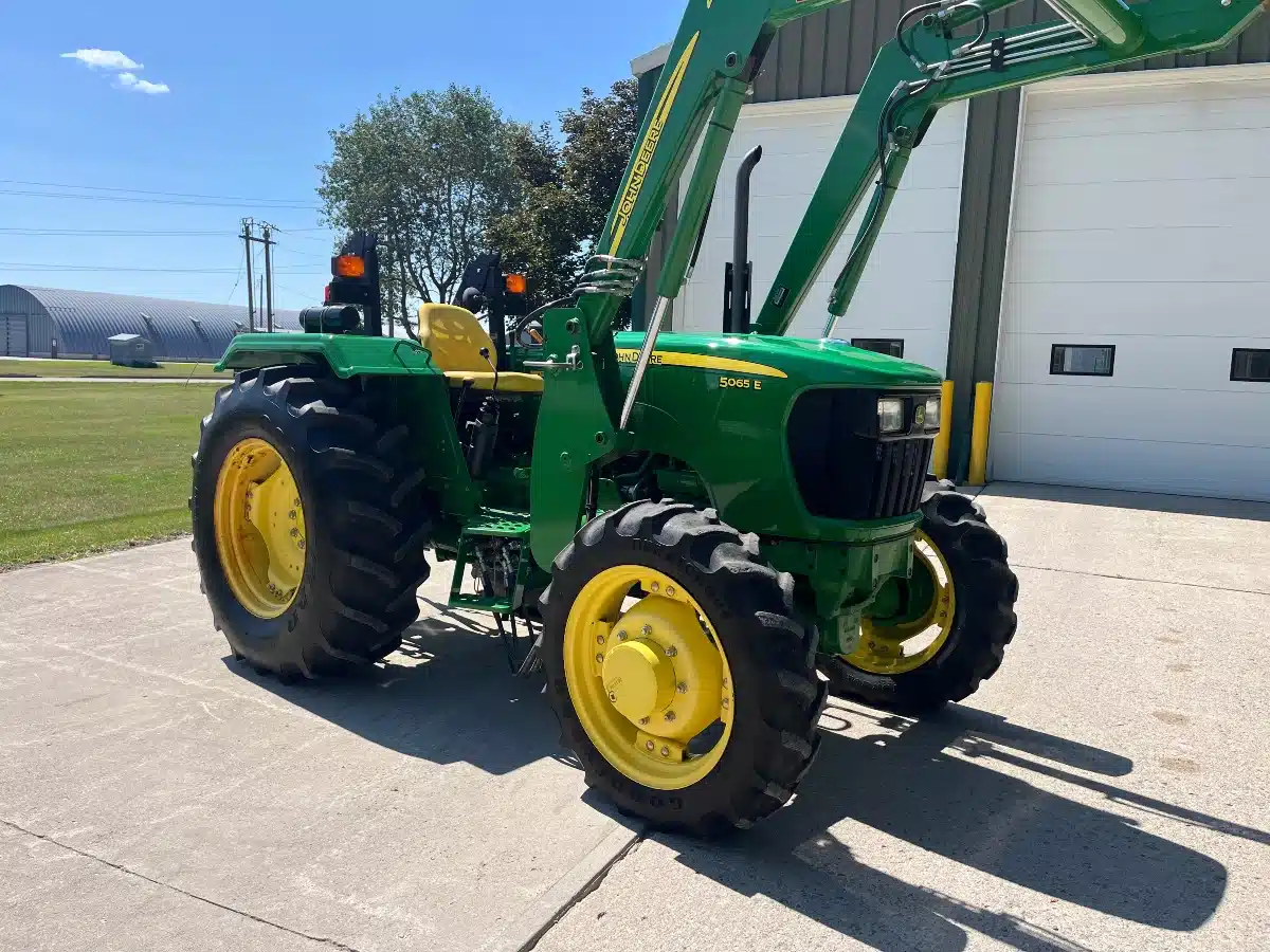 Gallery image 2 for 2011 John Deere 5065E Tractor