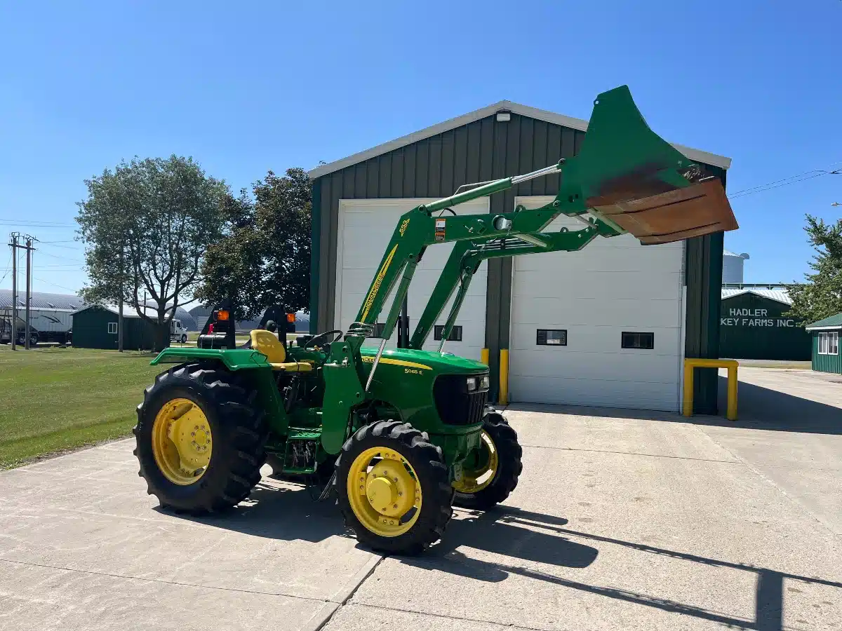 Gallery image 1 for 2011 John Deere 5065E Tractor