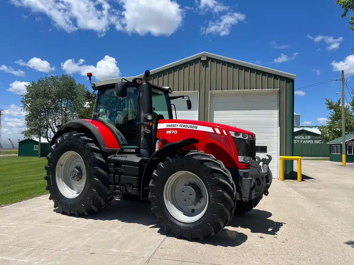 Photo de la Galerie 1 pour 2011 Massey Ferguson 8670 Tracteur