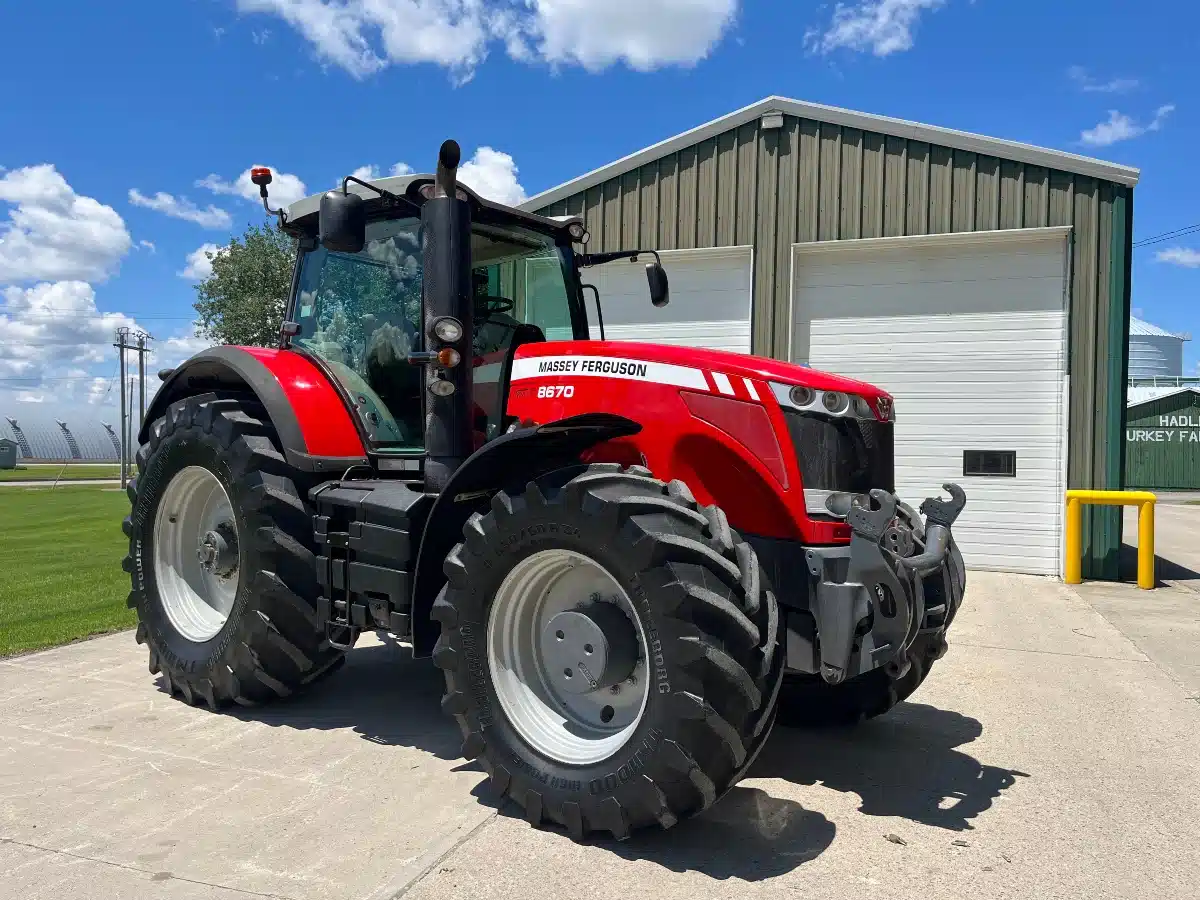 Photo de la Galerie 2 pour 2011 Massey Ferguson 8670 Tracteur