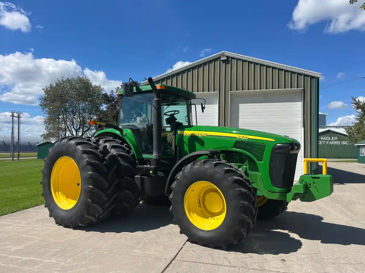 Gallery image 1 for 2002 John Deere 8420 Tractor