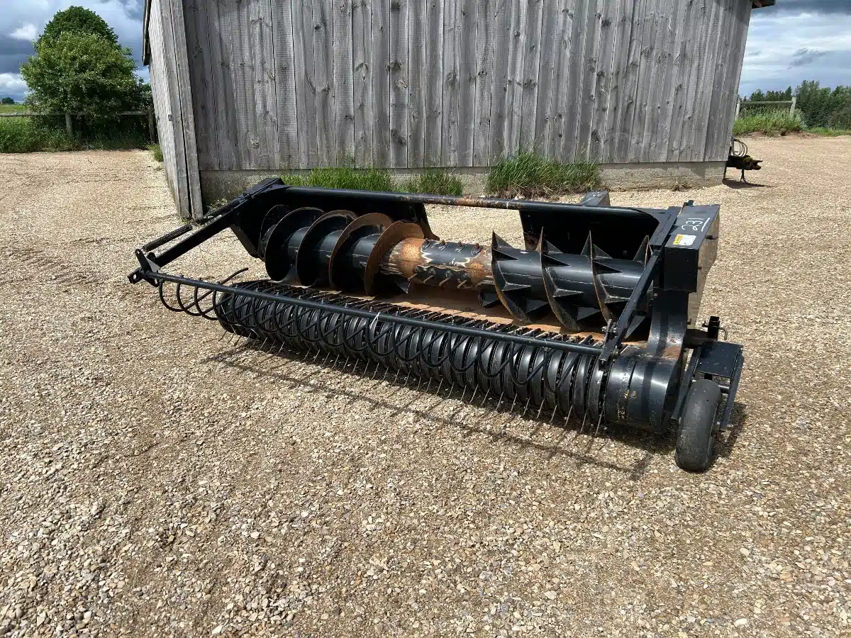 Gallery image 2 for Used Case IH 9FT Header - Pickup