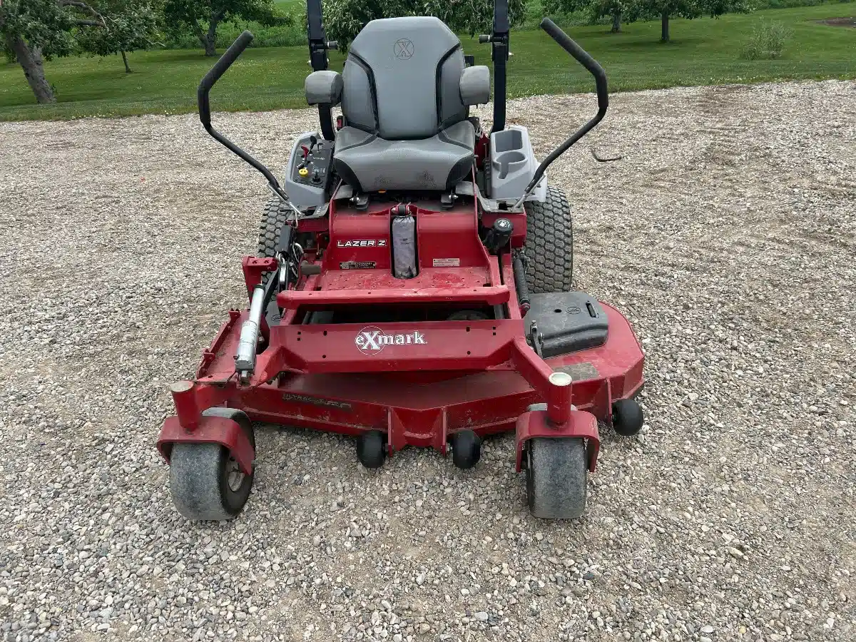 Gallery image 2 for Used Exmark LAZER Z Mower - Zero Turn