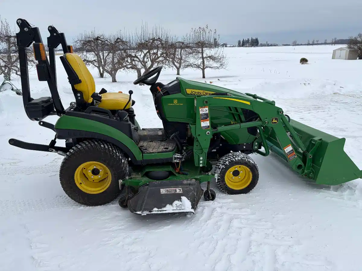 Gallery image 2 for 2020 John Deere 1025R Tractor