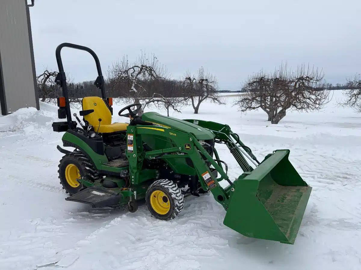 Gallery image 1 for 2017 John Deere 1025R Tractor