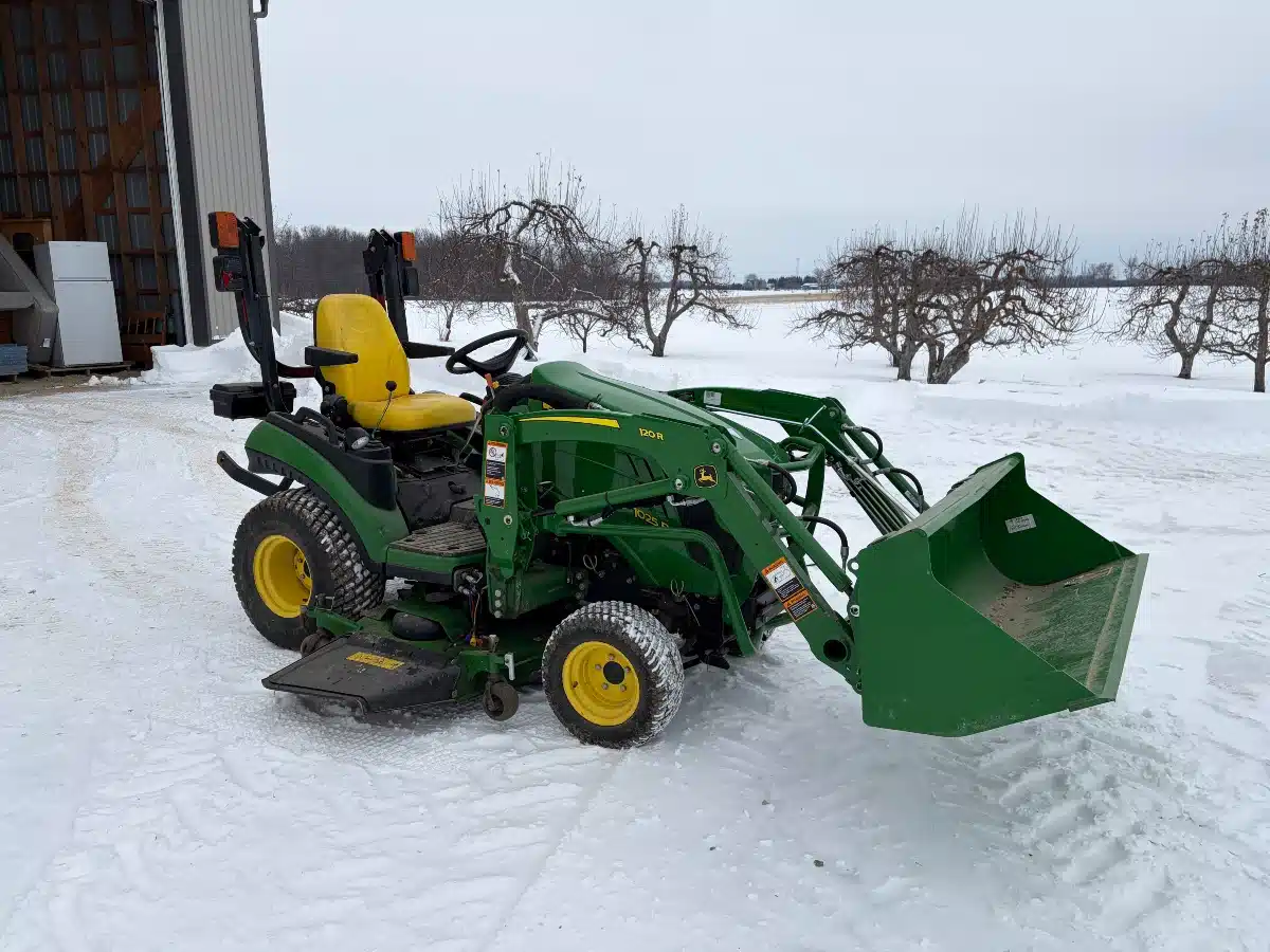 Gallery image 1 for 2013 John Deere 1025R Tractor